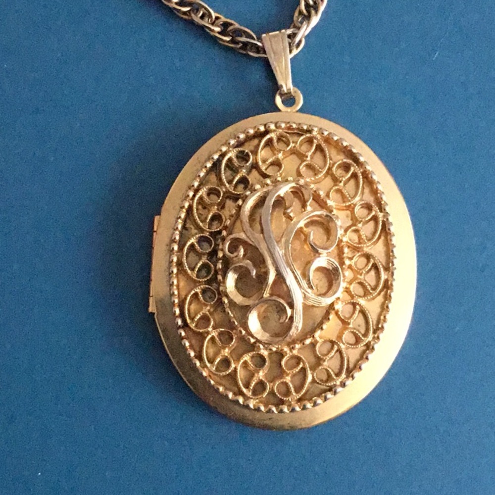 Sarah Coventry Filigree Locket